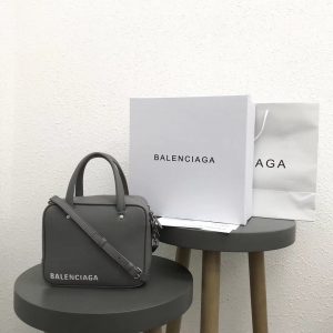 BALENCIAGA TRIANGLE SQUARE BAG <br>발렌시아가 트라이앵글 스퀘어백 XS