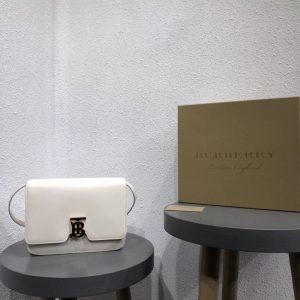 BURBERRY LEATHER TB SHOULDER BAG <br>버버리 레더 티비 숄더백