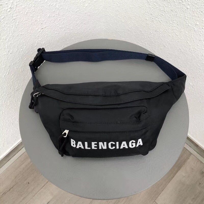 BALENCIAGA EVERYDAY BELT BAG<br>발렌시아가 에브리데이 벨트백