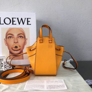 LOEWE HAMMOCK DW MINI BAG<br>로에베 해먹 DW 미니백<br>[11x19x17cm]