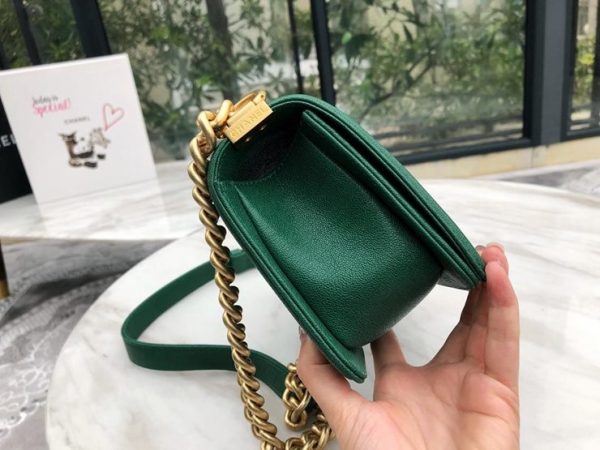 CHANEL BOY FLAP BAG 샤넬 보이 플랩 백