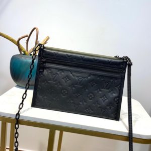 LOUIS VUITTON M44635 FLAT BAG<br>루이비통 M44635 플랫 백<br>[27x18x1cm 이태리가죽]