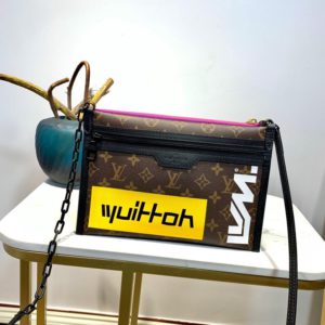 LOUIS VUITTON M44640 FLAT BAG<br>루이비통 M44640 플랫 백<br>[27x18x1cm 이태리가죽]