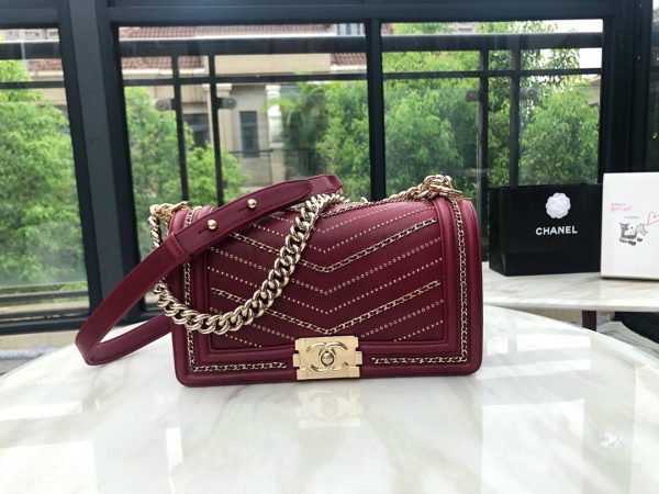 CHANEL BOY FLAP BAG 샤넬 보이 플랩 백