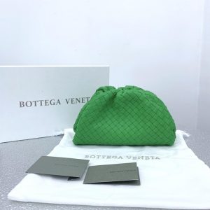 BOTTEGA VENETA THE POUCH 20 IN INTRECCIATO NAPPA <br>보테가 베네타 파우치