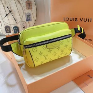 LOUIS VUITTON OUTDOOR BELT BAG<br>루이비통 아웃도어 벨트백<br>[21x17x5cm 이태리가죽]