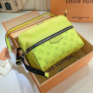 LOUIS VUITTON OUTDOOR MESSENGER BAG<br>루이비통 아웃도어 메신저 백<br>[26x19x5cm 이태리가죽]