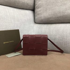 BOTTEGA VENETA CASSETTE BAG <br>보테가 베네타 카세트 백