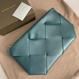 BOTTEGA VENETA POUCH BAG <br>보테가 베네타 파우치 백