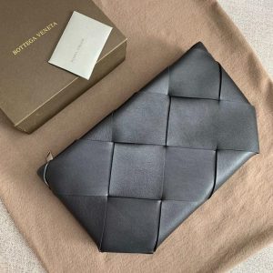 BOTTEGA VENETA POUCH BAG <br>보테가 베네타 파우치 백