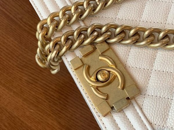 CHANEL BOY FLAP BAG 샤넬 보이 플랩 백