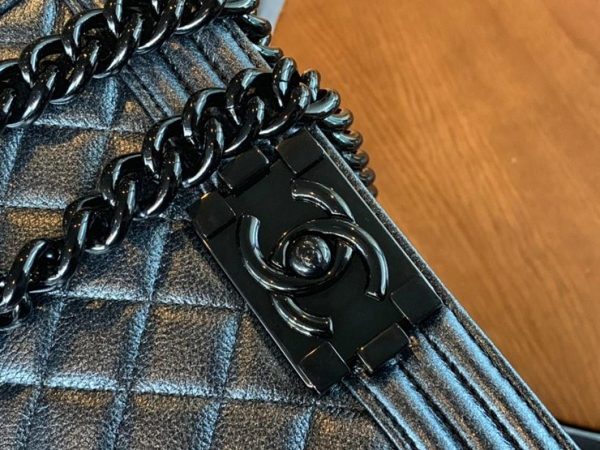 CHANEL BOY FLAP BAG 샤넬 보이 플랩 백