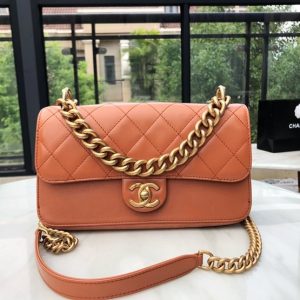 CHANEL FLAP BAG<br>샤넬 플랩 백<br>[23.5cm 빈티지 소가죽]