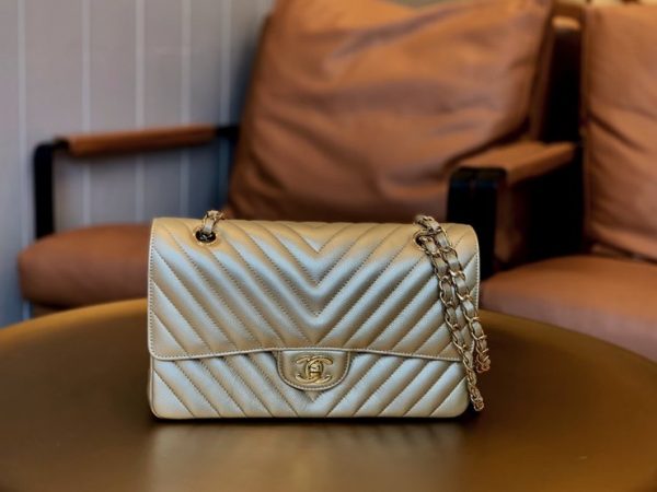 CHANEL CLASSIC FLAP BAG 샤넬 클래식 플랩 백