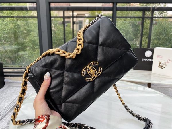 CHANEL 19 FLAP BAG 샤넬 19 플랩 백