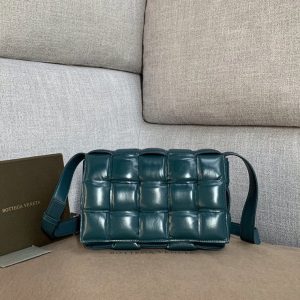 BOTTEGA VENETA PADDED CASSETTE BAG <br>보테가 베네타 패디드 카세트 백