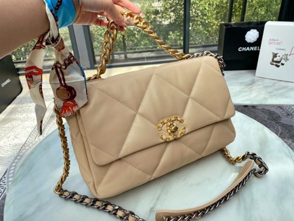 CHANEL 19 FLAP BAG 샤넬 19 플랩 백