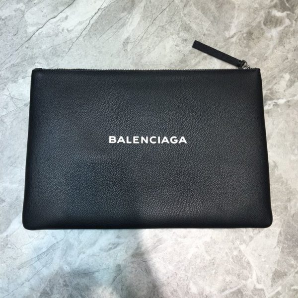 BALENCIAGA LEATHER LOGO CLUTCH 발렌시아가 레더 로고 클러치