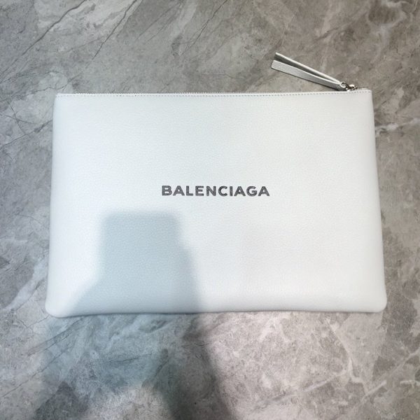 BALENCIAGA LEATHER LOGO CLUTCH 발렌시아가 레더 로고 클러치