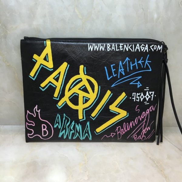 BALENCIAGA GRAFFITI CLASSIC CLUTCH 발렌시아가 그래피티 클래식 클러치