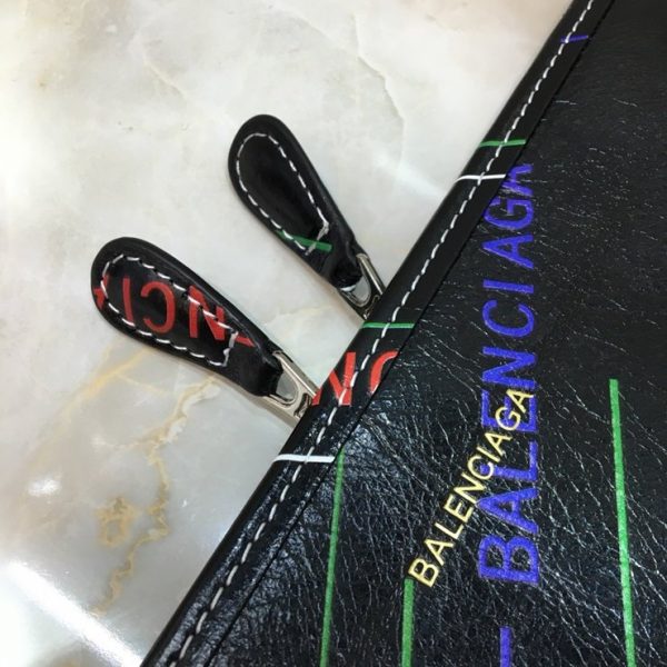 BALENCIAGA GRAFFITI CLASSIC CLUTCH 발렌시아가 그래피티 클래식 클러치