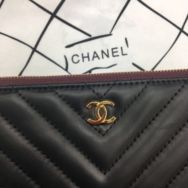 CHANEL V CLUTCH 샤넬 V 클러치