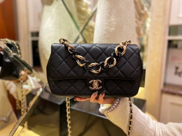 CHANEL CLASSIC FLAP BAG 샤넬 클래식 플랩 백