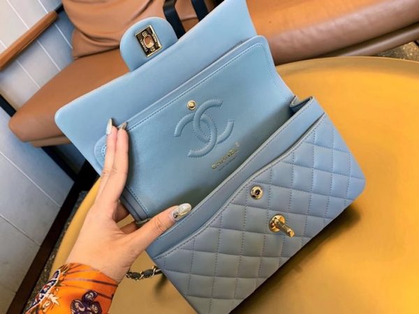 CHANEL CLASSIC FLAP BAG 샤넬 클래식 플랩 백