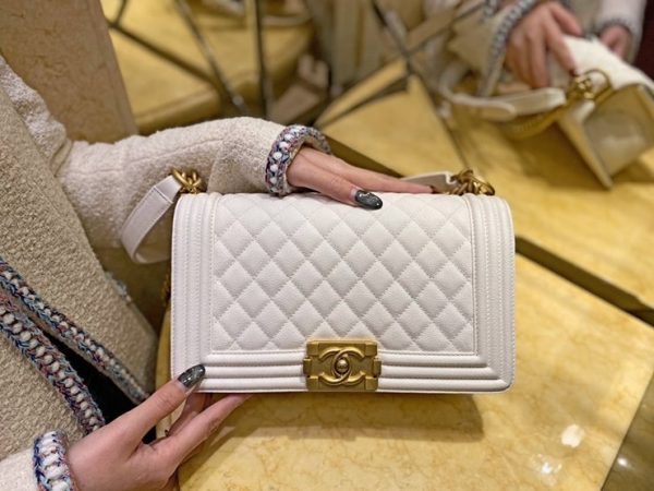 CHANEL BOY FLAP BAG 샤넬 보이 플랩 백