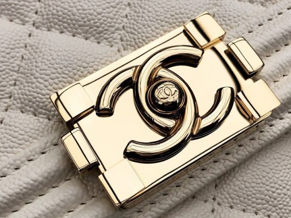 CHANEL BOY FLAP BAG 샤넬 보이 플랩 백