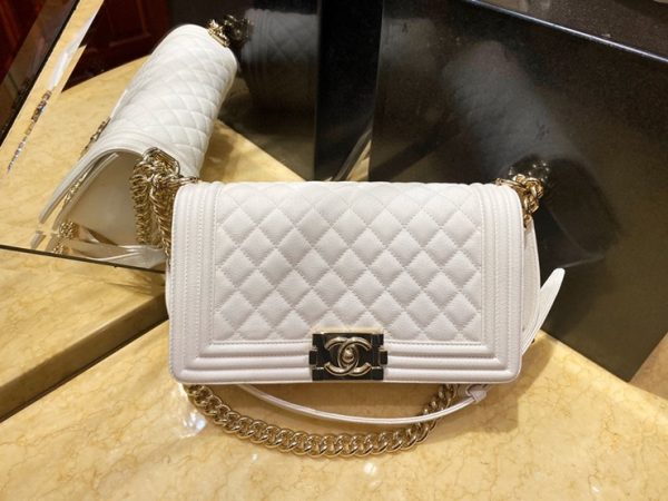 CHANEL BOY FLAP BAG 샤넬 보이 플랩 백