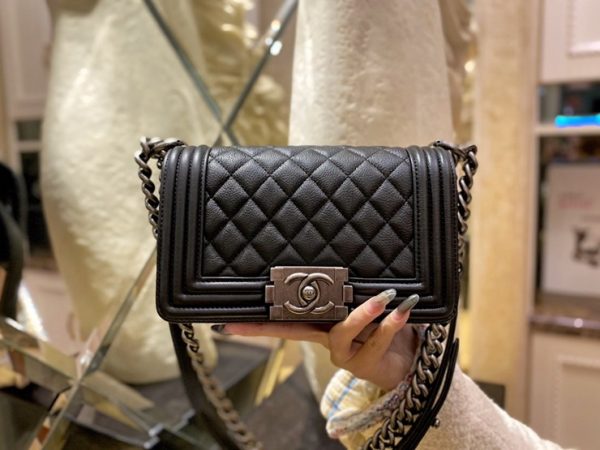 CHANEL BOY FLAP BAG 샤넬 보이 플랩 백