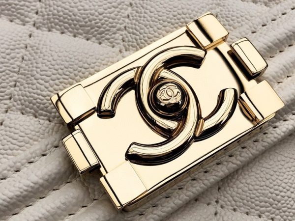 CHANEL BOY FLAP BAG 샤넬 보이 플랩 백