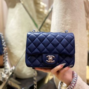 CHANEL CLASSIC FLAP BAG<br>샤넬 클래식 플랩 백<br>[17cm 프랑스산 양가죽]