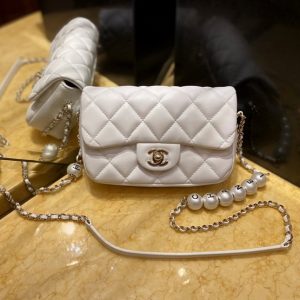 CHANEL FLAP BAG<br>샤넬 플랩 백<br>[18x13x7cm 이태리양가죽]