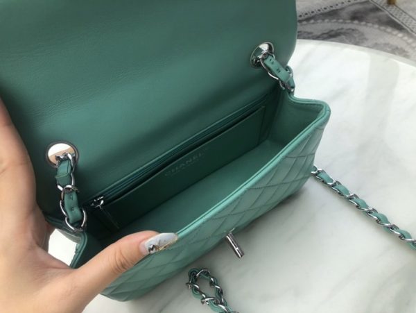 CHANEL CLASSIC FLAP BAG 샤넬 클래식 플랩 백