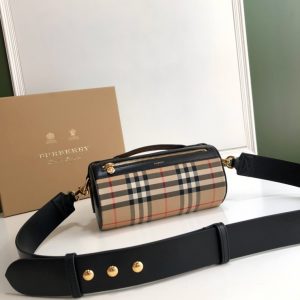 BURBERRY LEATHER CROSS BAG <br>버버리 크로스백