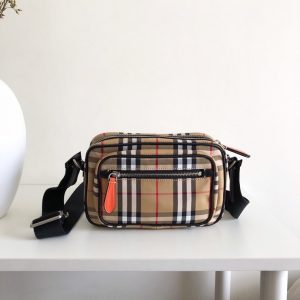 BURBERRY LEATHER CROSS BAG <br>버버리 크로스백