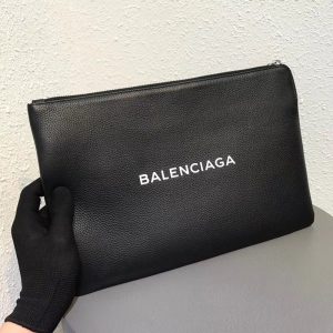 BALENCIAGA LOGO LEATHER CLUTCH<br> 발렌시아가 로고 레더 클러치