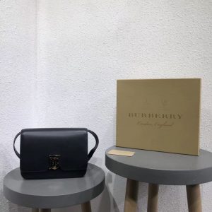 BURBERRY LEATHER TB SHOULDER BAG <br>버버리 레더 티비 숄더백