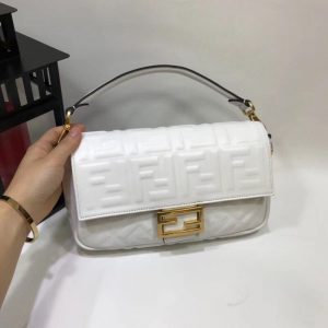 FENDI BAGUETTE LEATHER BAG<br>펜디 바게트 레더 백<br>[26x15x5cm]