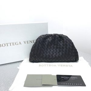 BOTTEGA VENETA THE POUCH 20 IN INTRECCIATO NAPPA <br>보테가 베네타 파우치