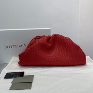 BOTTEGA VENETA THE POUCH 20 IN INTRECCIATO NAPPA <br>보테가 베네타 파우치