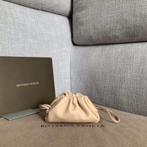 BOTTEGA VENETA BUTTER CARF MINI POUCH <br>보테가 베네타 버터 카프 미니 파우치