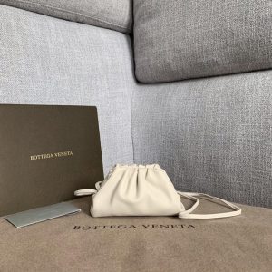 BOTTEGA VENETA BUTTER CARF MINI POUCH <br>보테가 베네타 버터 카프 미니 파우치