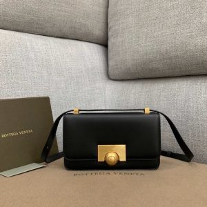 BOTTEGA VENETA CLASSIC BAG <br>보테가 베네타 클래식 백