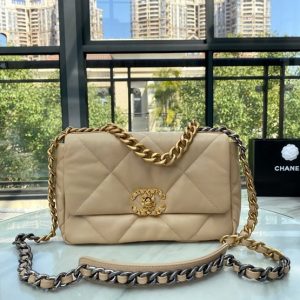 CHANEL 19 FLAP BAG<br>샤넬 19 플랩 백<br>[26cm 이태리 산양가죽]