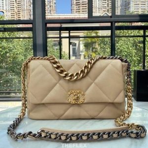 CHANEL 19 FLAP BAG<br>샤넬 19 플랩 백<br>[30cm 이태리 산양가죽]