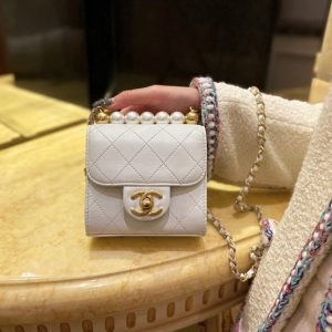 CHANEL FLAP BAG<br>샤넬 플랩 백<br>[11x11x5.5cm 이태리소가죽]