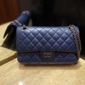 CHANEL 2.55 FLAP BAG<br>샤넬 2.55 플랩 백<br>[24cm 정품가죽]